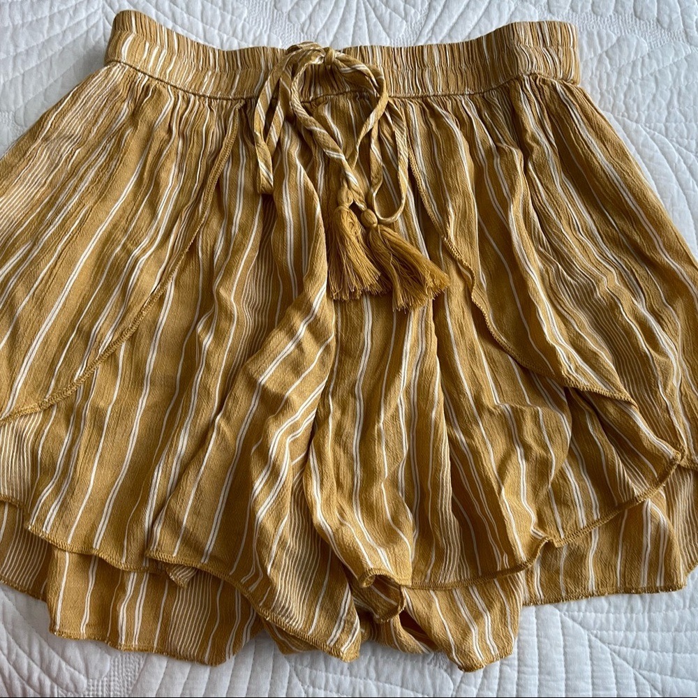 American Eagle size Small elastic waste shorts